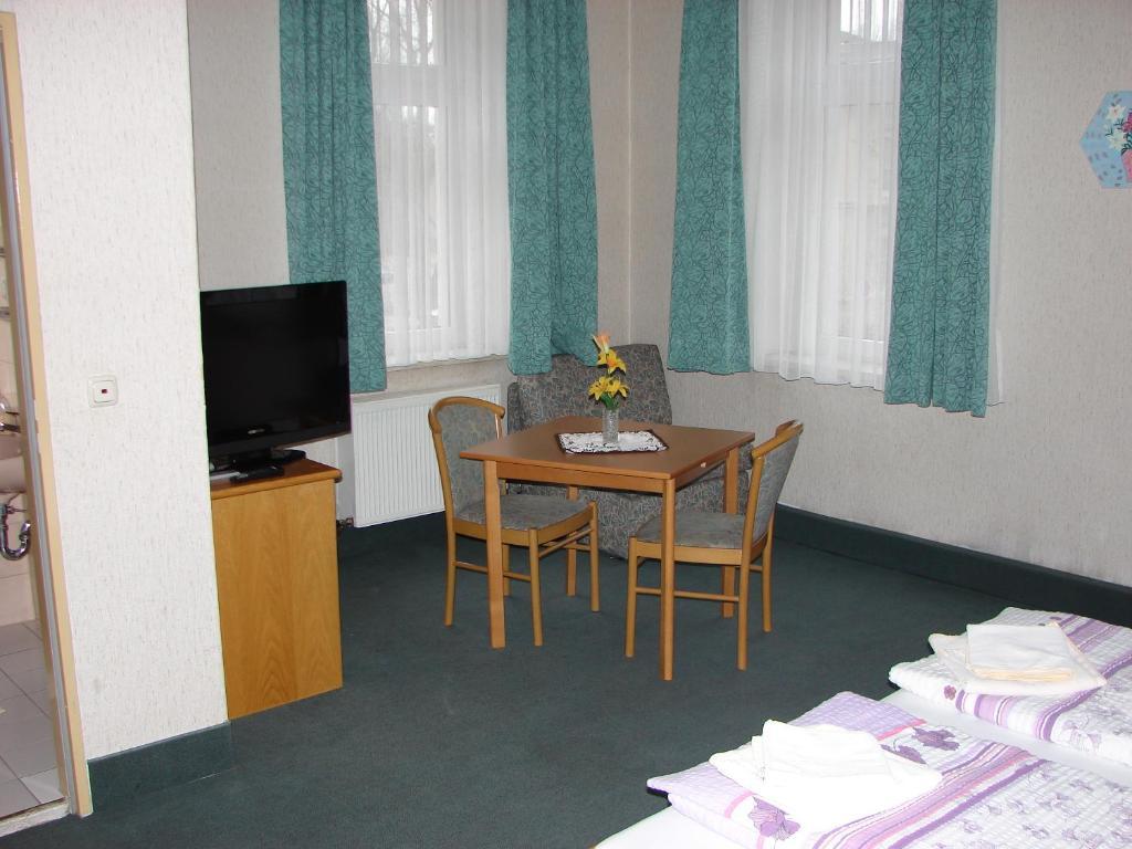 Hotel-Restaurant-Adler Reichenbach im Vogtland Quarto foto